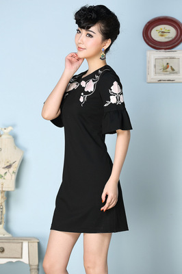 深圳諾伊娜服飾供應(yīng)歐美風(fēng)格2014夏款女裝繡花連衣裙 荷葉袖針織裙N14115批發(fā)詳情